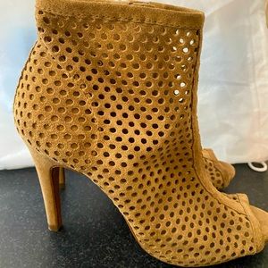 Women's Pedro Garcia NEW never worn peep toe, side zip bootie, size 7.5, 37 1/2